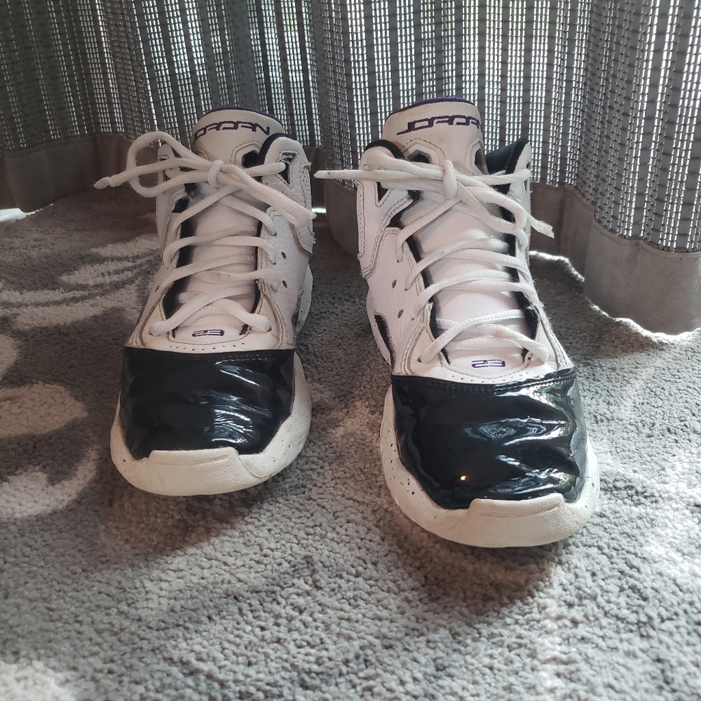 Kids air jordan B Loyal size 3y sneakers